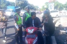 Antre Beli Siomay Rp16...