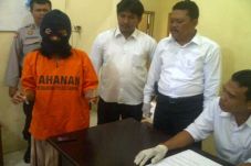 Bantu Suami Jual Sabu,...