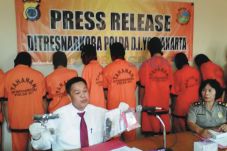 Delapan Mahasiswa Jadi...