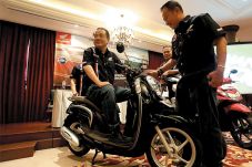 Pasar Melandai, Honda...