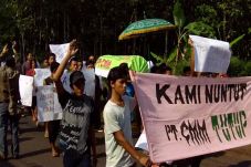 Demo Pabrik Ban, Warga...