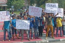 Ratusan Warga Demo PTBA