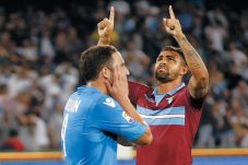 Kalah, Mobil Higuain...