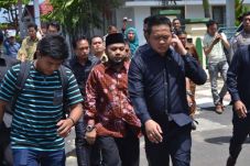 Menyerah, Wali Kota...
