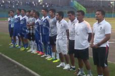 Kalah di Kandang, Laskar...