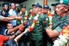 Curigai Prestasi TNI,...
