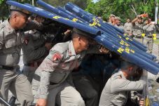 Ratusan Pol PP Geruduk...
