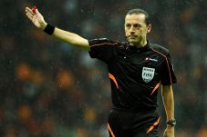 Catatan Cuneyt Cakir...