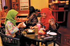 Ngafe, Ngobrol, Dan...