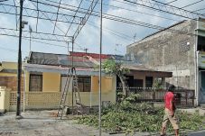 Tenda Pakai Kain Serut...