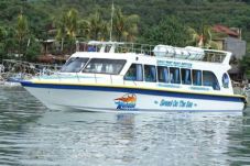 Kapal Terbakar, 25 Turis...