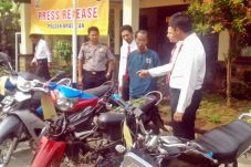 Pria Beristri Empat...