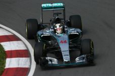 Hamilton Tabrak Dinding,...
