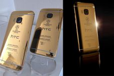Lucu, HTC Pamer Smartphone...