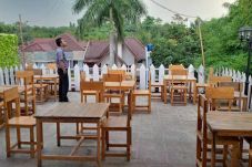 Nikmati Suasana Serba...