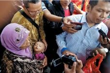 Terpaksa Menyusui di...