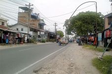 Awas Lampu Jalan Menanti...