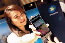 LCD Tanpa Bingkai