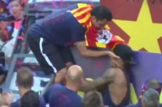 Xavi Tampar Neymar di...