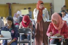 Lumpuh Layu, Ardi Saingi...