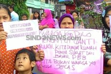 Warga Kampung Pulo Siap...
