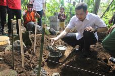 HT Bantu Bedah Rumah...