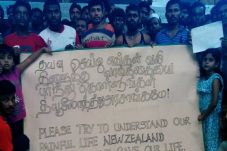 Licik, Australia Bayar...