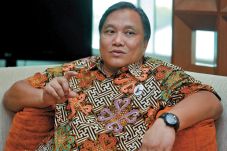 Family Man yang Bekerja...