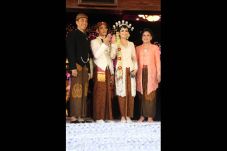 Pernikahan Gibran-Selvi,...