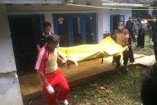 Anggota Linmas Gantung...