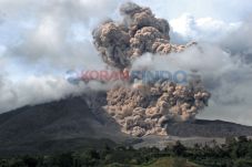 Awan Panas Meluncur...