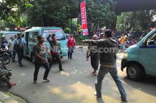 Berebut Penumpang, Tukang...