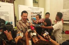 Ahok Larang Ormas Lakukan...