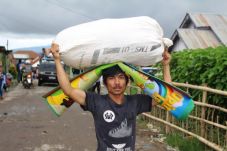 Hindari Awan Panas,...