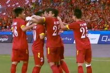 Dibantai Vietnam, Timnas...