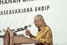 Pemerintah Diminta Tinjau...