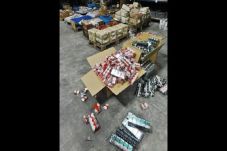 Selundupkan Rokok, Seorang...