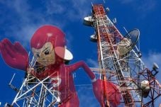 Smartfren Kerahkan 500...