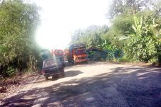 Jalan Rusak Ancam Pengendara
