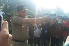 Gubernur Ahok Membidik,...