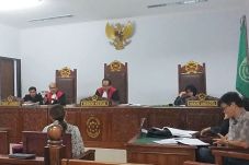 Tidak Terima Dimadu,...