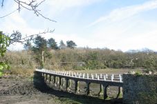 Sensasi Liburan di Pulau...