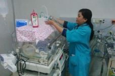 6 Dokter Tangani Kelahiran...