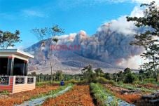 Awan Panas Terus Meluncur