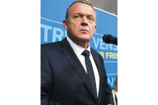 Rasmussen Kembali Jabat...