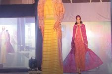 Tenun Warna Modern