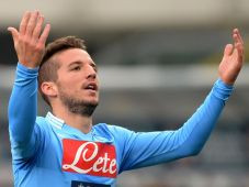 Gelandang Napoli Kirim...