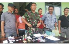 Bekas Polisi Simpan...