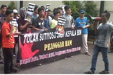 Tolak Bang Yos, Pendemo...
