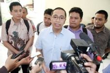 Undang Djohar Arifin,...